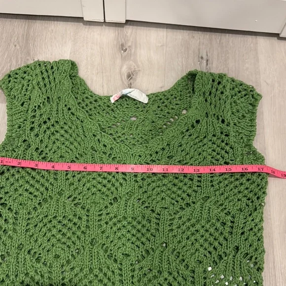Free People Beach NWOT Green Crotchet Cropped Top in a Cotton/Polyester blend. - Picture 5 of 6